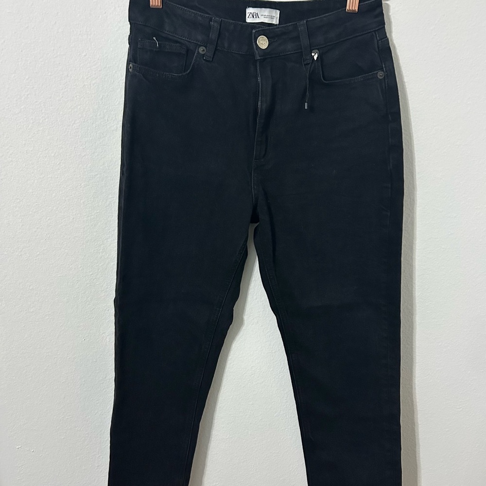 Zara straight leg slim fit black jeans. High waisted